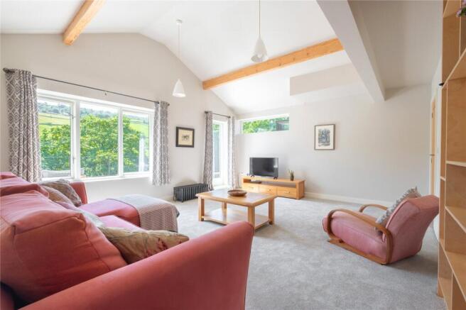 5 bed Detached for sale Image 11