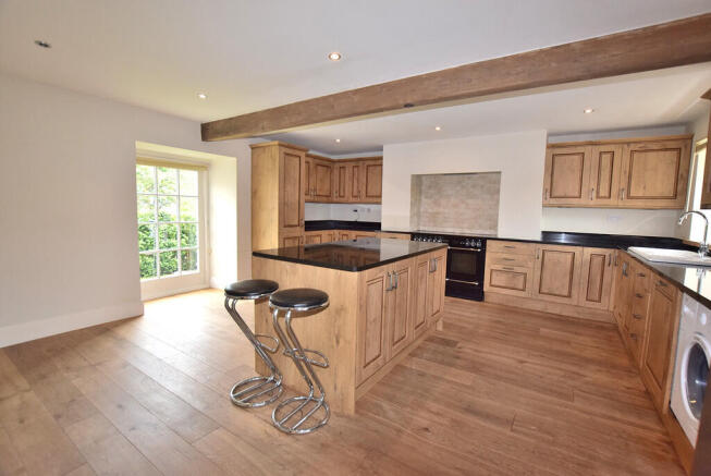 3 bed Terraced to rent Image 6