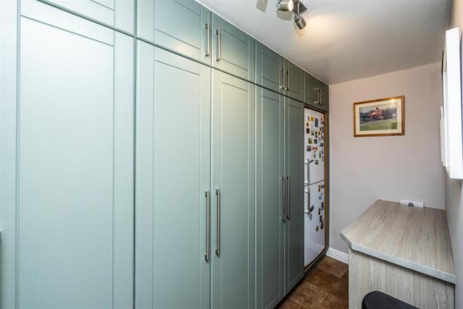 4 bed Semi-Detached for sale Image 10