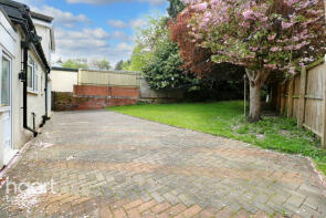 8, Elmete Grove, Roundhay, Leeds LS8 2JY