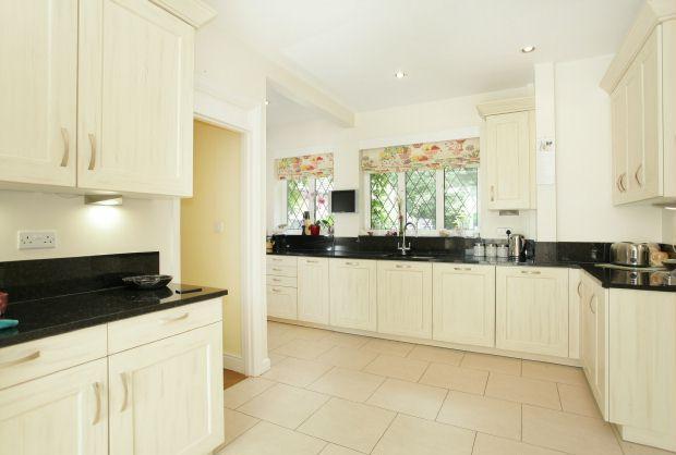 KITCHEN/BREAKFAST RO