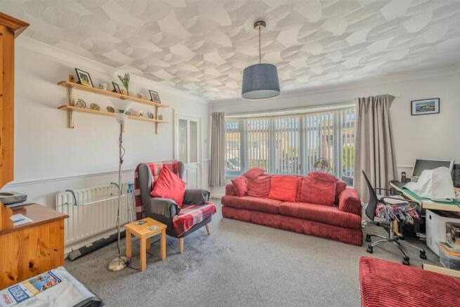 27 Thornhill Close-16.jpg