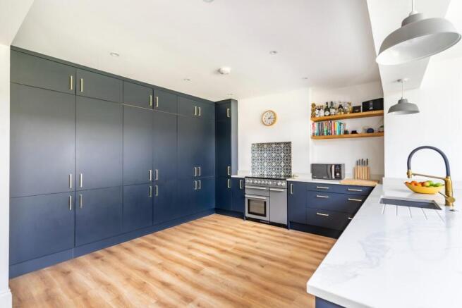 3 bed Semi-Detached for sale Image 6