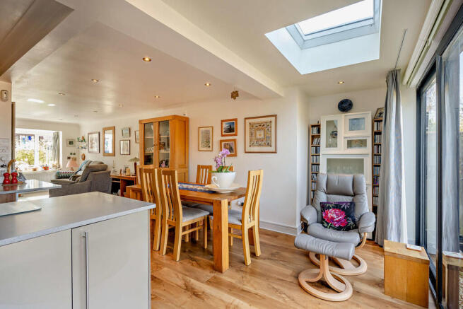 8683534-interior0...