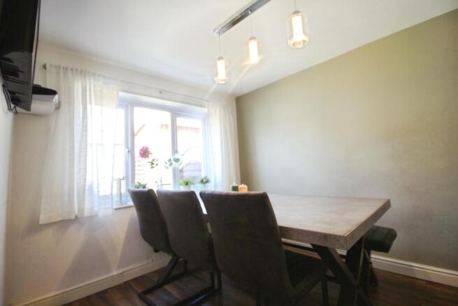 4 bed Semi-Detached for sale Image 6