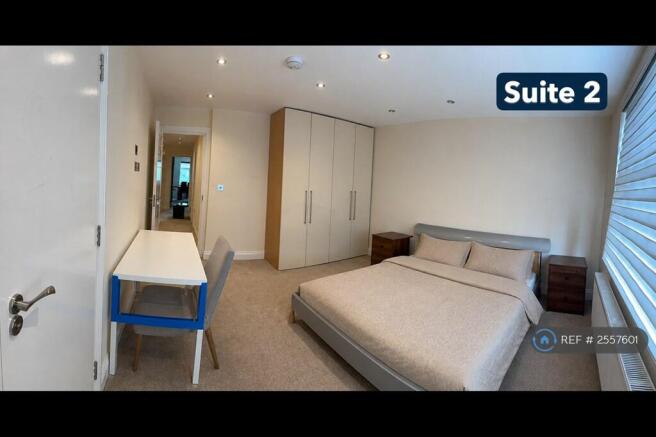 Morden Spacious Work And Stay Suite (Suite 2)