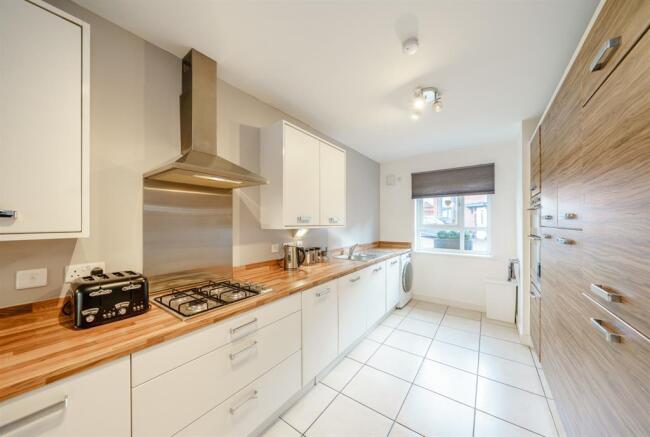 OPEN PLAN KITCHEN / DINING / FAMILY ROOM
