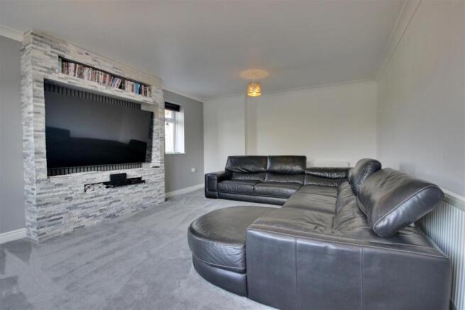 4 bed Detached for sale Image 4