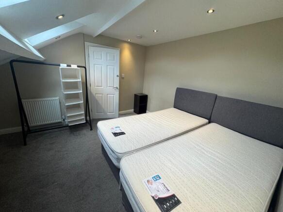 7 bed House Share to rent Image 11