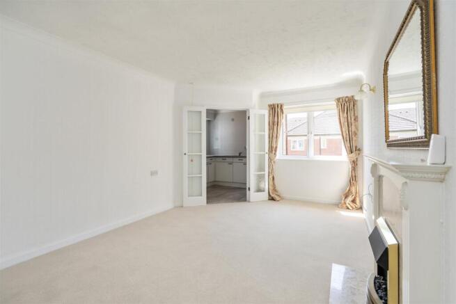 Flat 36 Barons Court_2.jpg