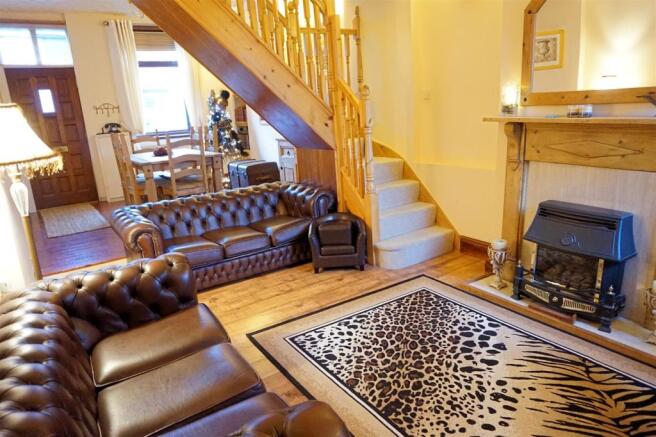 THROUGH LOUNGE/DININ
