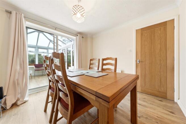 4 bed Detached for sale Image 4