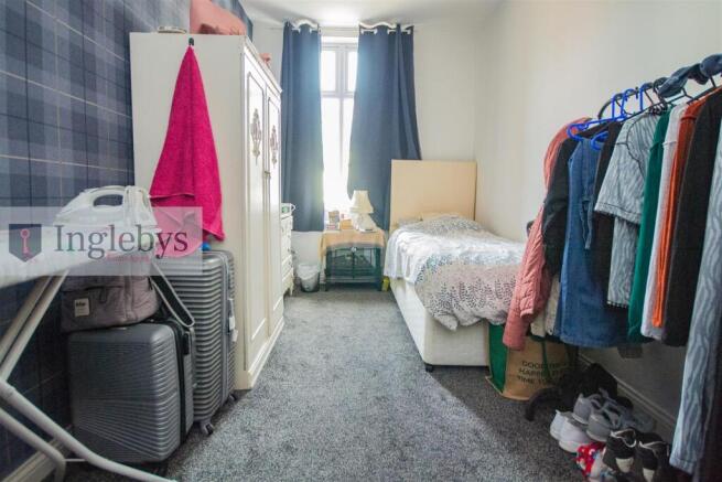 3 bed Flat for sale Image 7
