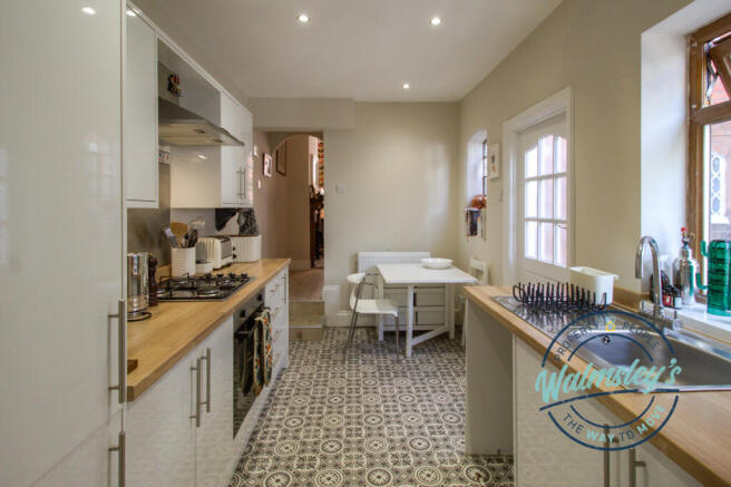 Kitchen breakfast room with door to gardens