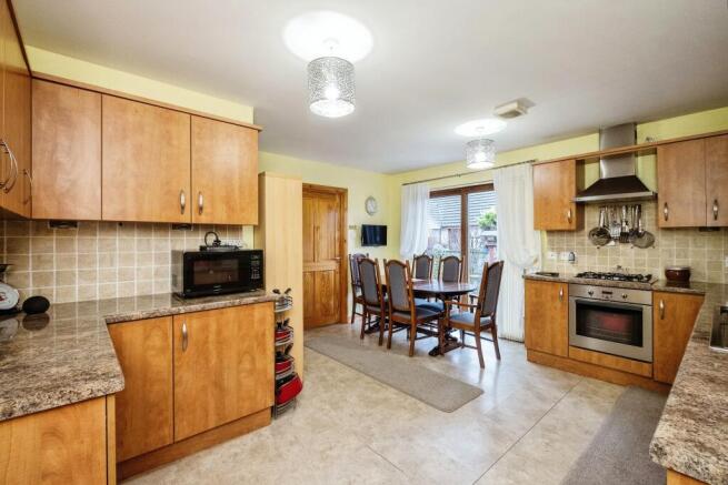 Kitchen / Dining Area