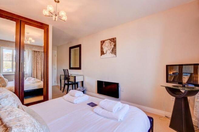 3 bed Apartment for sale Image 10