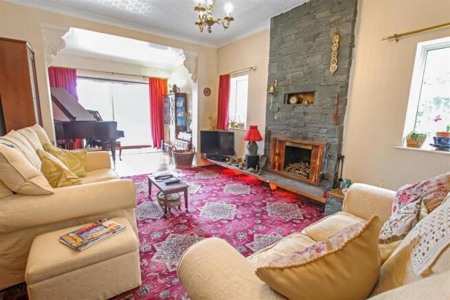 Living Room.jpg