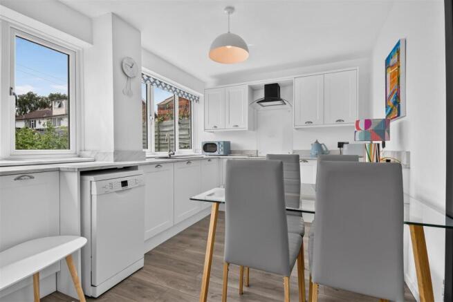 3 bed Semi-Detached for sale Image 4