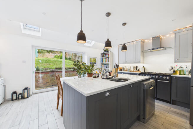 CAM05449G0-PR0052-STILL004