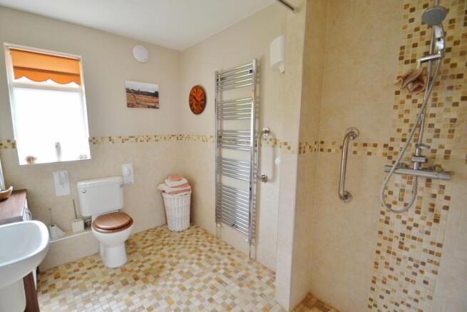 Bedroom 2 ensuite