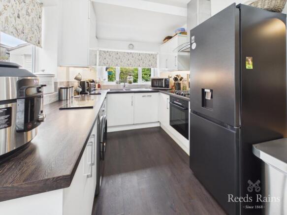 4 bed Semi-Detached for sale Image 4