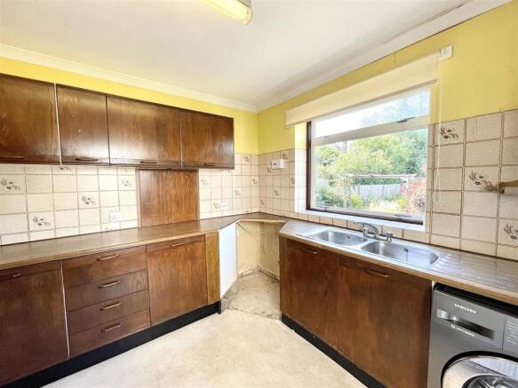 Kitchen 2.jpg
