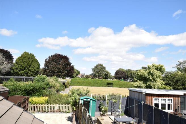 2 bed Terraced to rent Image 10
