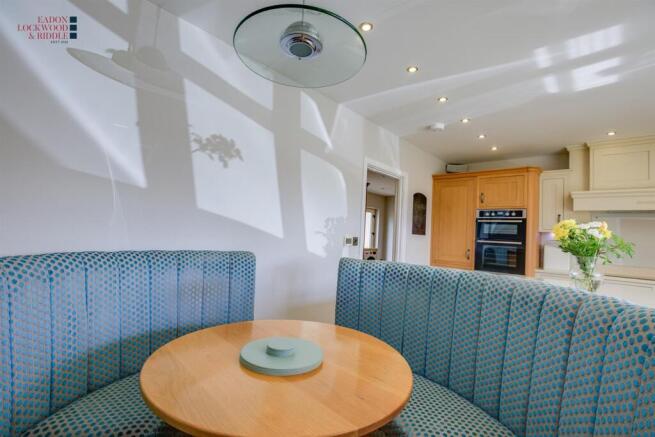 4 bed Detached for sale Image 9