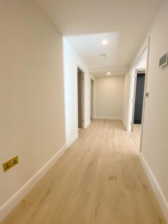 2 bed Flat for sale Image 7