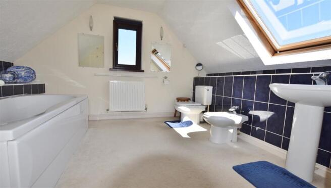 BEDROOM 2 EN-SUITE