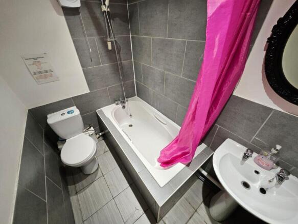 4 bed Terraced to rent Image 11