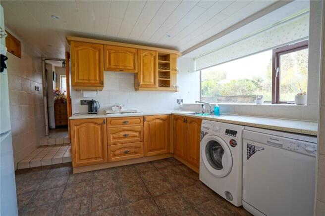 5 bed Detached for sale Image 6