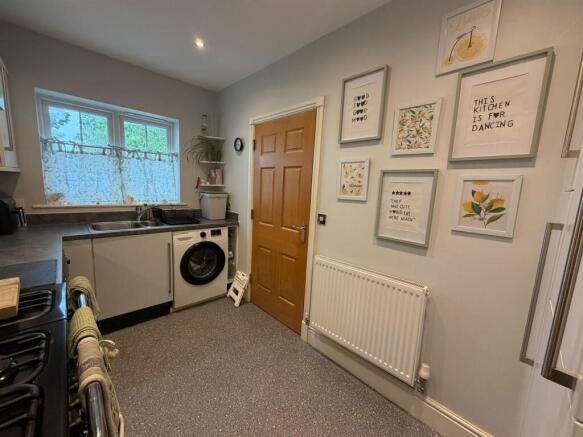 3 bed Town House to rent Image 4