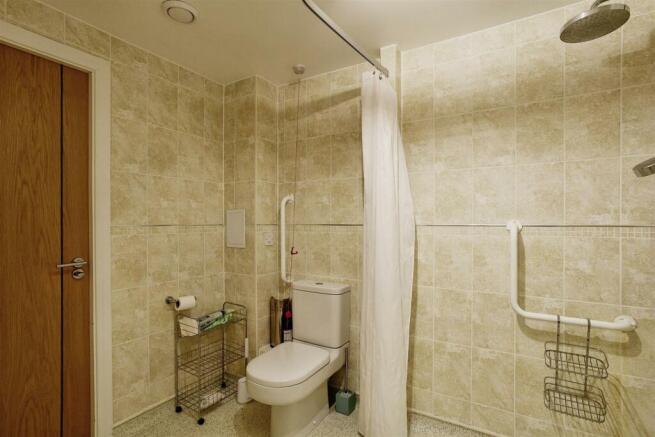 Bathroom 26FC(b).jpg