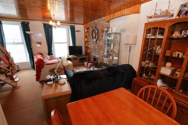 Lounge/Dining ...
