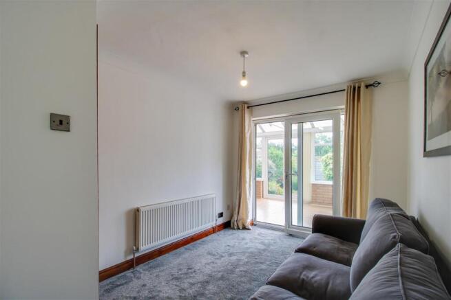 2 bed Semi-Detached Bungalow for sale Image 8