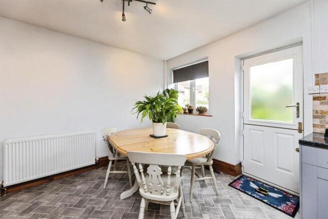 3 bed Semi-Detached for sale Image 8