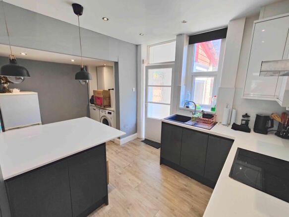 2 bed Terraced for sale Image 8