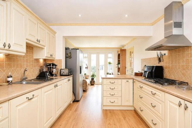 Kitchen2.jpg
