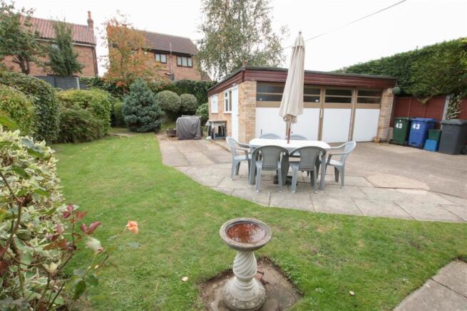 GARDEN & GARAGE