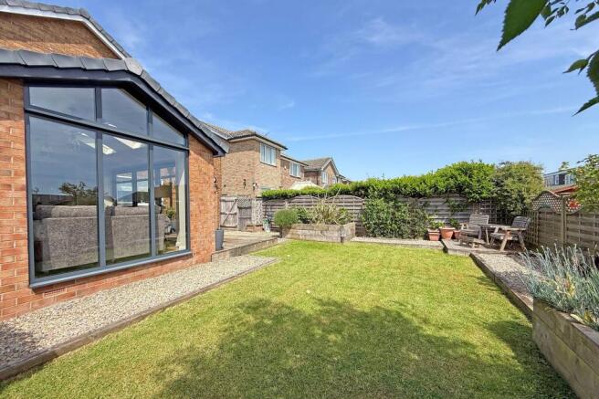 5 bed Detached for sale Image 8