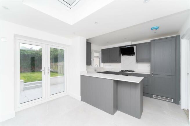 17 Station Road kitch.jpg
