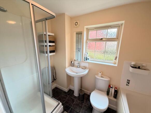 2 bed Flat to rent Image 9