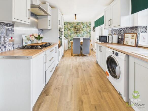 CAM04233G0-PR0050-STILL026