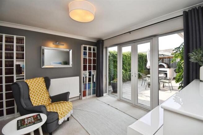 5 bed Detached Bungalow for sale Image 10