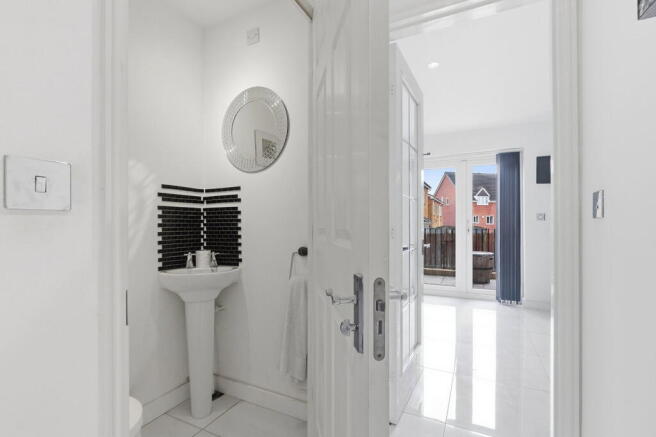 4 bed Detached for sale Image 10