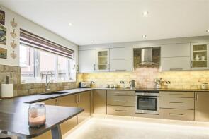 9, Lomax Close, Blackburn BB6 7TA