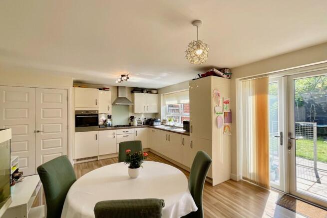 4 bed Detached for sale Image 7