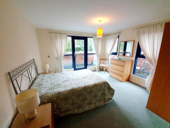 3 bed Flat to rent Image 4