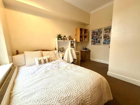 5 bed House to rent Image 4